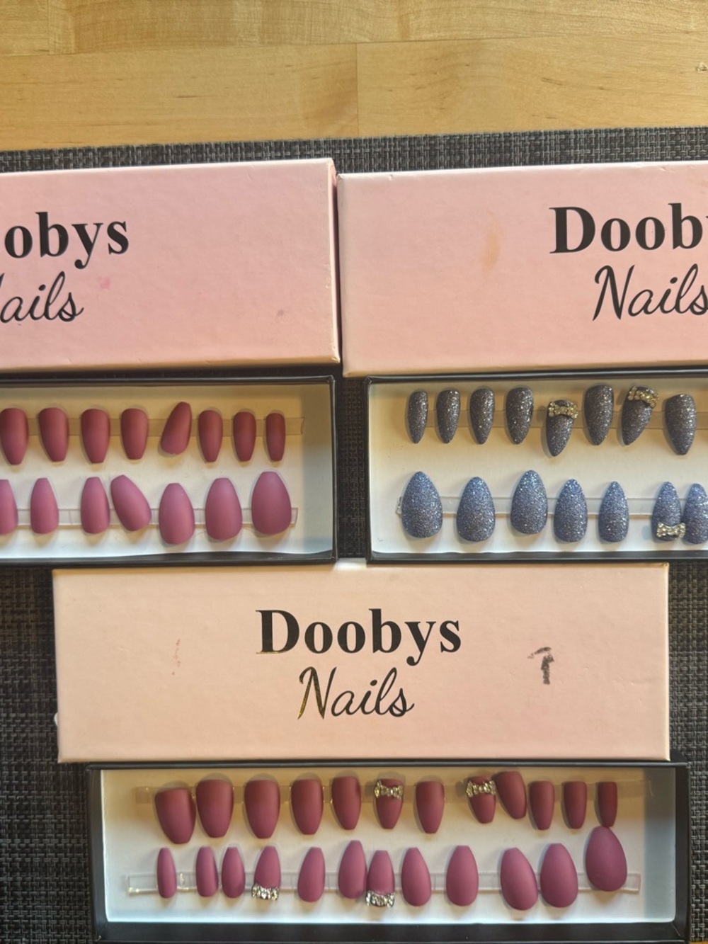 Doobys Nails Matte Mauve and Glitter Blue Press-On Set